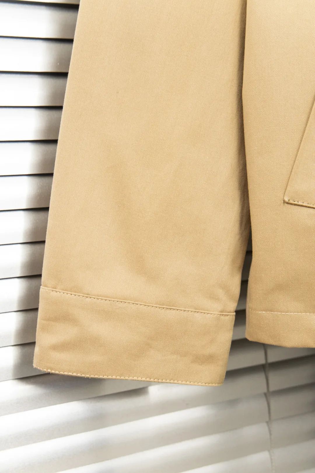 🅿️330 new model number: B129 Ralph Lauren's new 2024 classic old money style stand collar executive zipper jacket 1️⃣Selected from high-quality original developed pure cotton fabrics, with customized plaid lining inside, the overall wearing effect is very soft and comfortable, 2️⃣The workmanship details are perfectly controlled, the chest is exquisitely embroidered with small logos, and the dropped shoulders are made of splicing technology to create a unique design style that highlights your personality! The version is simple but not simple! 3️⃣ Complete with tag accessories, unisex design, and a very versatile jacket for men and women! Color: black, navy, khaki, green Size: S, M, L, XL